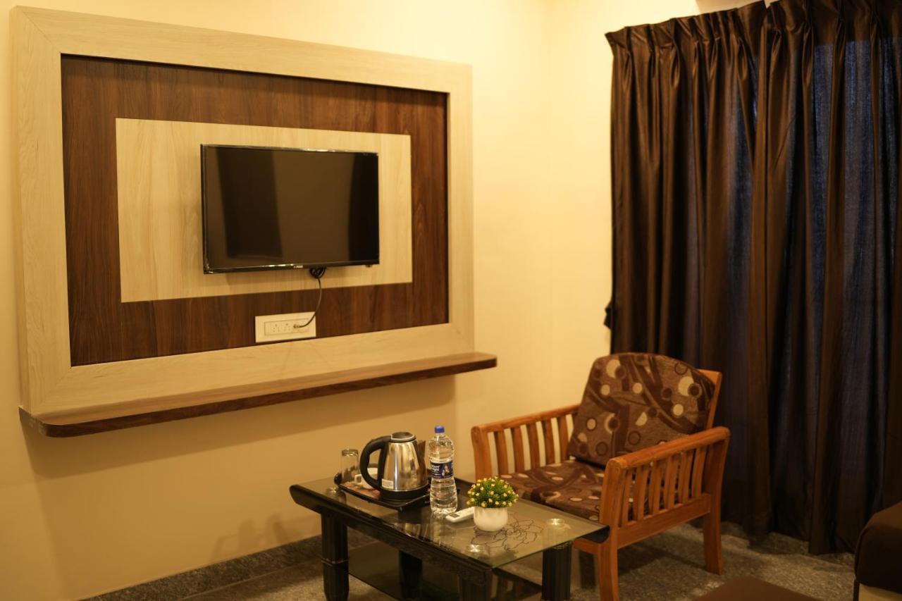 Hotel Sitara Inn Ratnagiri Luaran gambar
